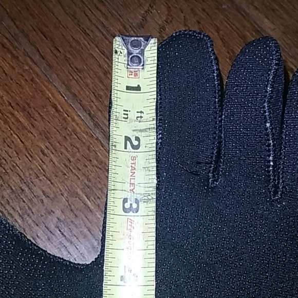 SWIMMERS GLOVES - Picture 9 of 10